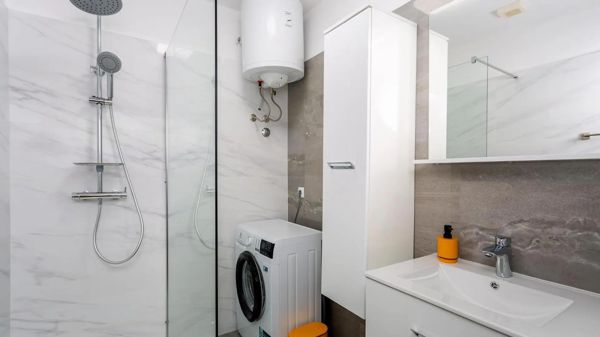 Nice Apartment In Pinezici With Kitchen