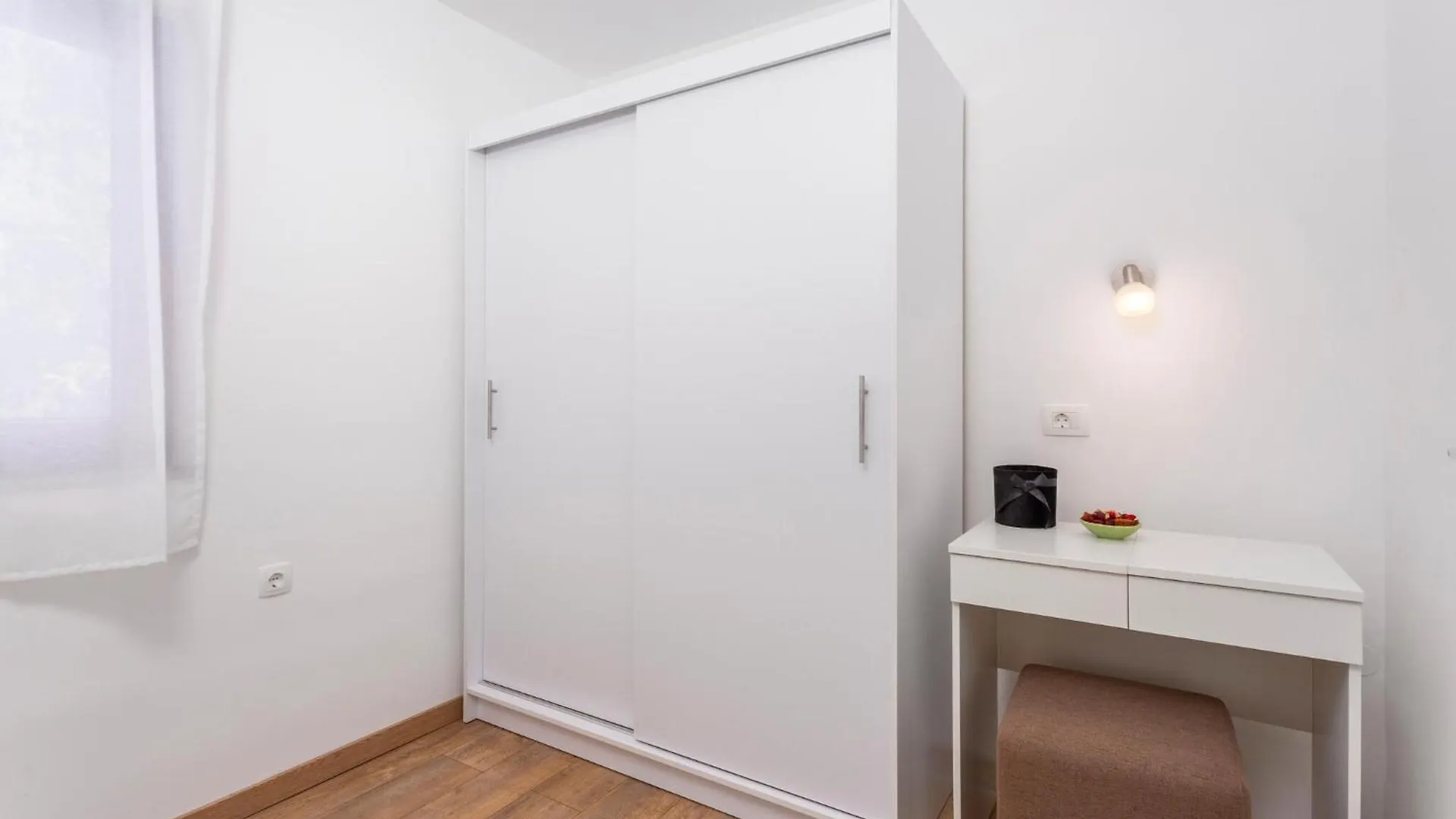 Nice Apartment In Pinezici With Kitchen 0*, Pinezići